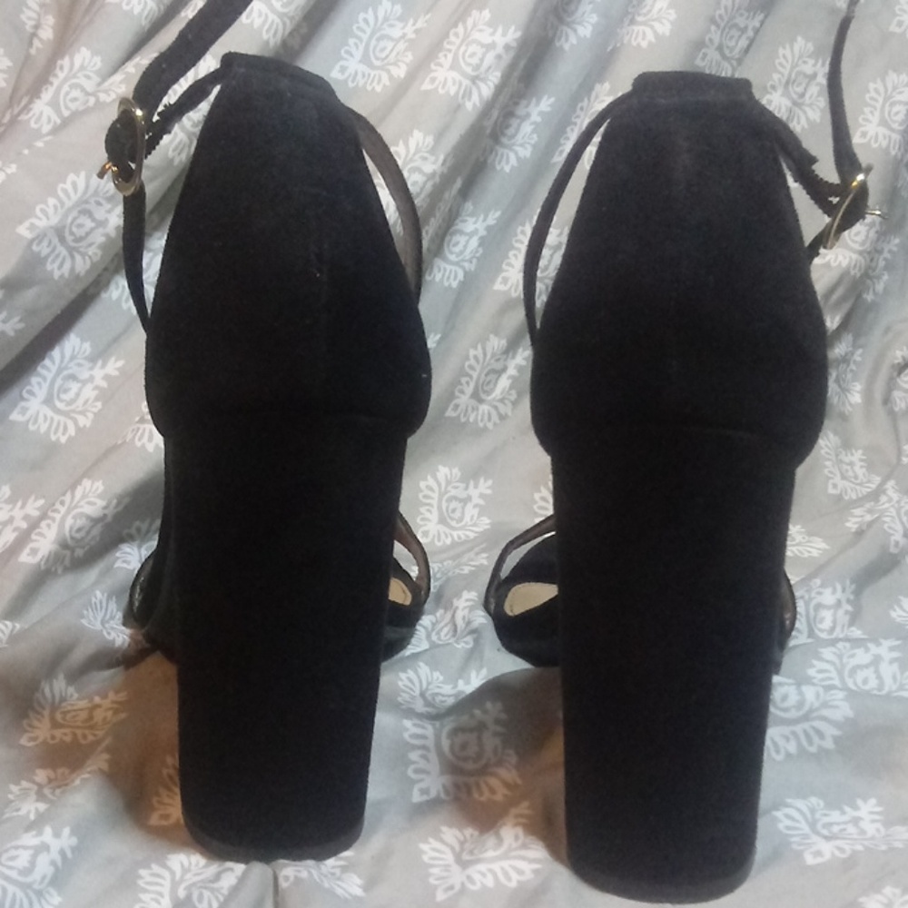 Heels - Picture 2 of 3